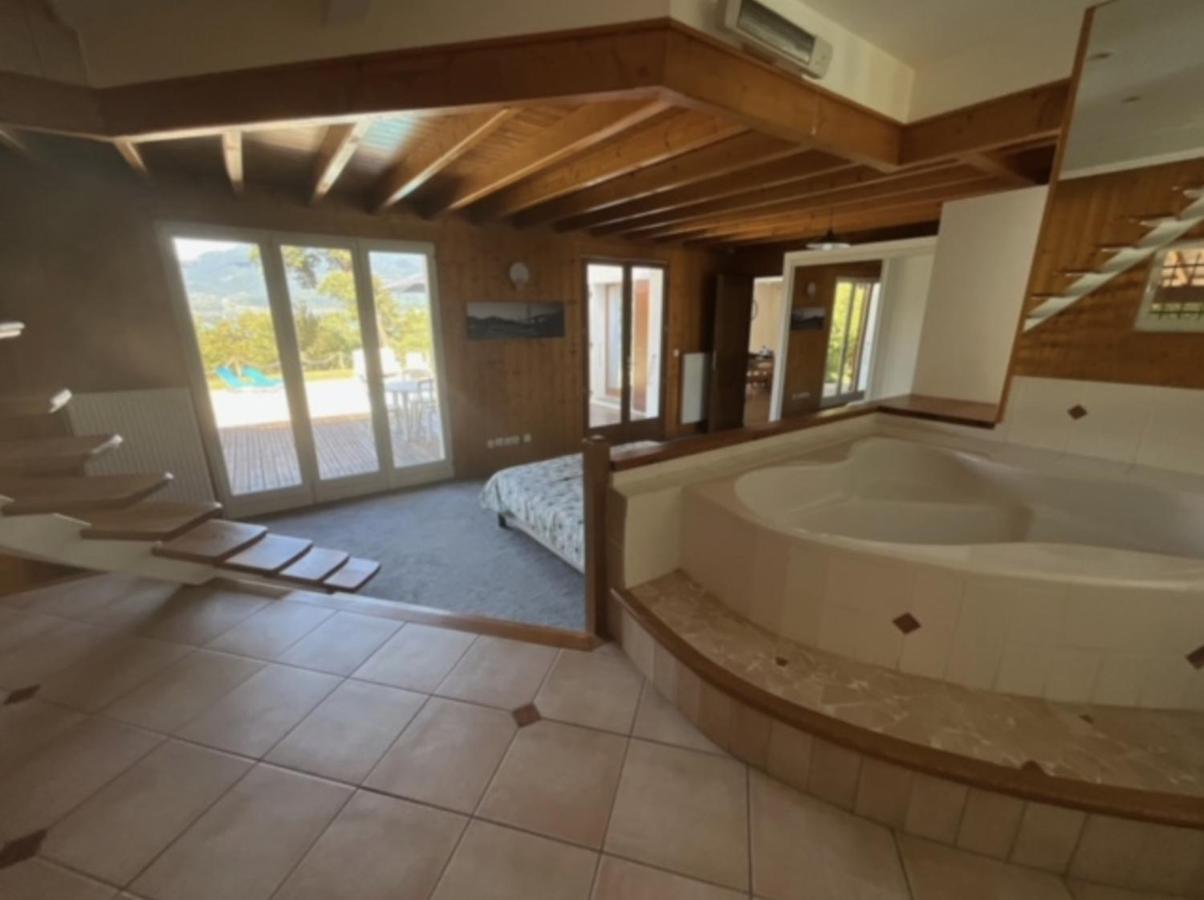 Villa Avec Piscine, Vue Lac Et Montagne 塞夫里耶 外观 照片